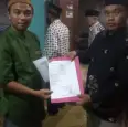 Penyerahan Akta Kematian Warga Padukuhan Payak Cilik