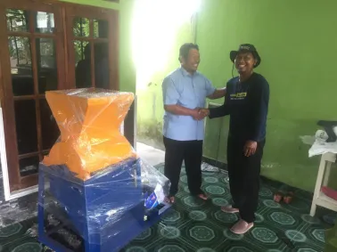Penyerahan Bantuan PPBMP 2023 Kalurahan Srimulyo Guna Menangani Permasalahan Sampah