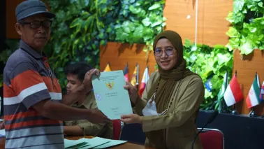 Pembagian Sertifikat Tanah Program Pendaftaran Tanah Sistematis Lengkap (PTSL) 