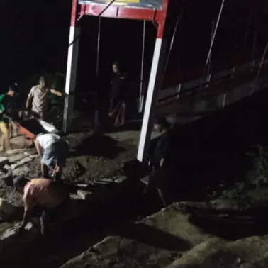 Jaga Akses Publik, Warga Srimulyo Gelar Kerja Bakti di Jembatan Perintis Garuda