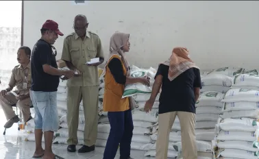 Pembagian Beras CBP Periode Oktober 2023 Bagi 1674 KPM 