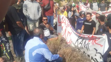 Lurah Srimulyo Temui Puluhan Warga Piyungan Bantul Demo Tolak Pembangunan TPSS