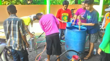 Menyusul Penyemprorotan Disinfektan Mandiri, Warga Ngelosari Bahu Membahu