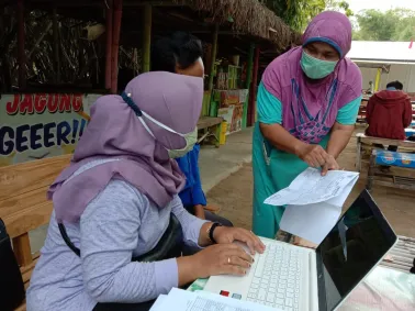 Pelayanan Warga “Sandal Jebol” di Taman Nggirli