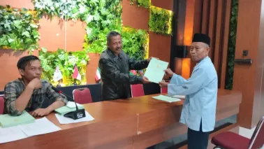 Pembagian Sertifikat Tanah Program Pendaftaran Tanah Sistematis Lengkap (PTSL) Kalurahan Srimulyo 
