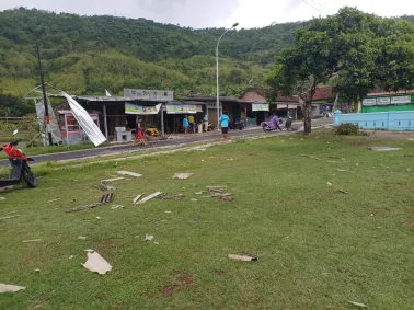 Angin Kencang Terjang Padukuhan Jolosutro