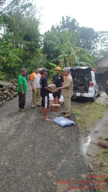 Droping Logistik Bagi Warga Terdampak Tanah Longsor di Wilayah Kalurahan Srimulyo