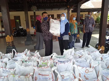 Pemerintah Kalurahan Srimulyo Salurkan Bantuan PMT Balita dan Lansia TA 2022
