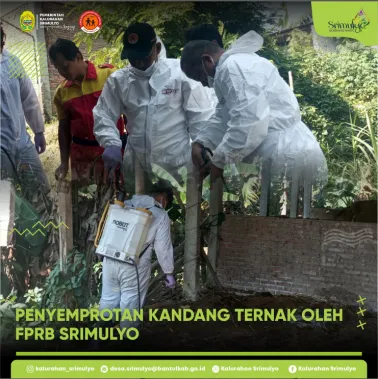 Cegah Virus Antraks, FPRB Srimulyo Lakukan Penyemprotan Kandang Ternak